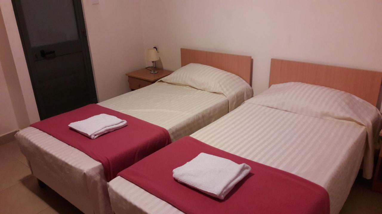 Tropicana Hotel Saint Julian's Екстер'єр фото